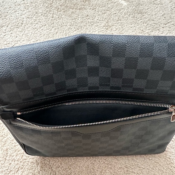 Authentic LV Graphite Messenger Bag OBO - Picture 5 of 10